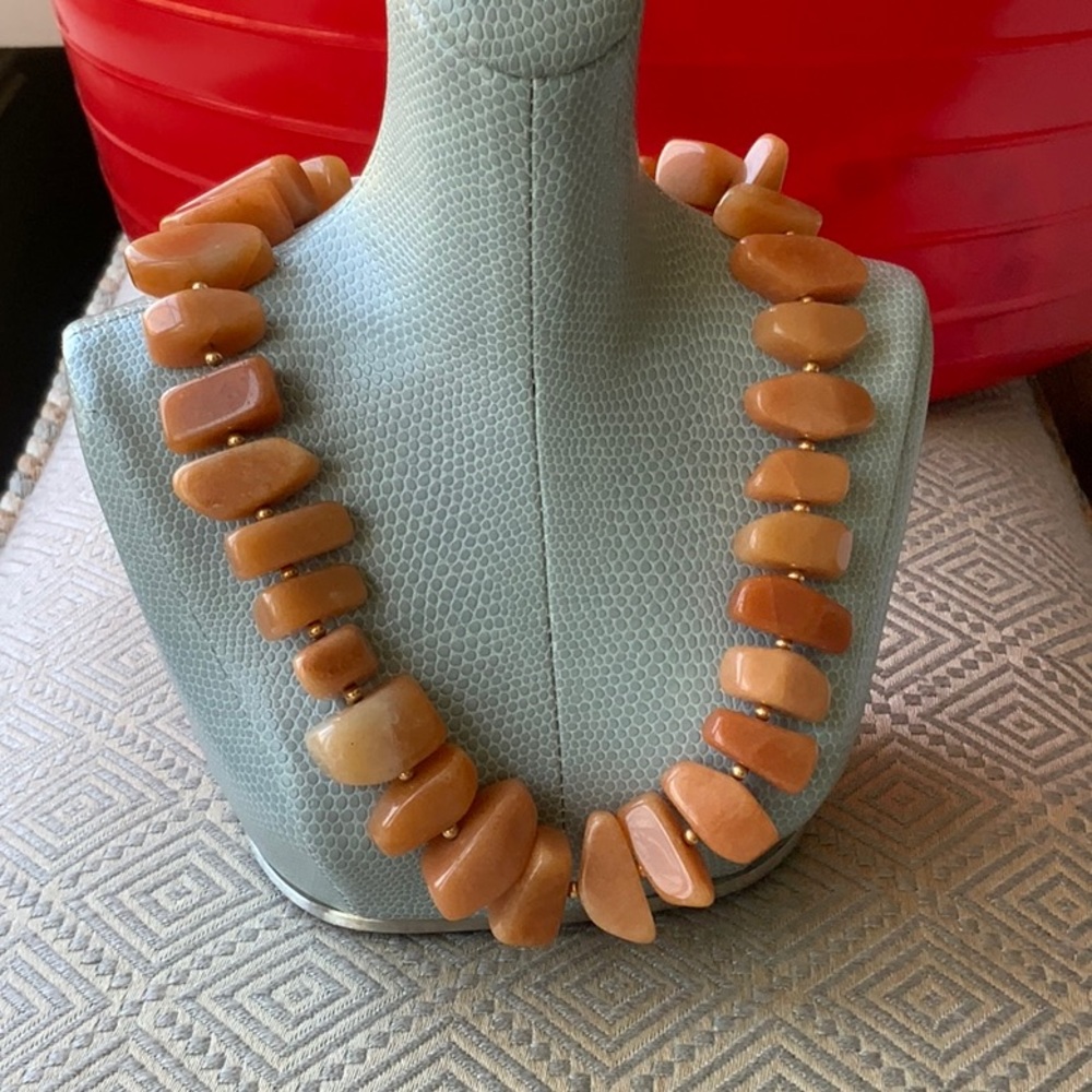 LADIES NECKLACE POLISHED STONES DEEP CORAL COLOR NWT